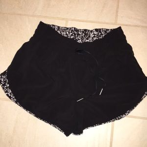 COPY - Reversible lululemon shorts! (2.5)